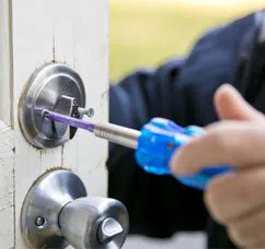 City Locksmith Store Hutchins, TX 214-775-9225 - 12-Changing-Locks